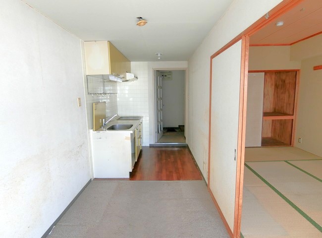 キッチンと和室 キッチンと和室