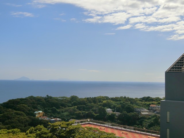 バルコニー左手に海を望みます バルコニー左手に海を望みます